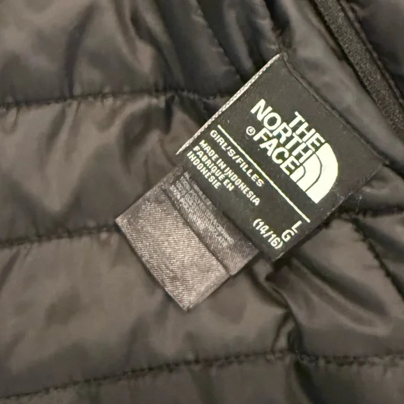 The North Face Kids Black Puffer Jacket - Picture 2 of 3